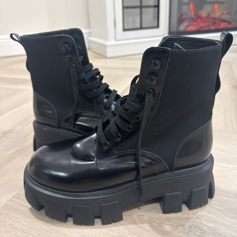 📌SOLD📌PRADA MONOLITH BOOTS 41 8.5- 9 US Authentic! Og edition, sturdy sole!!